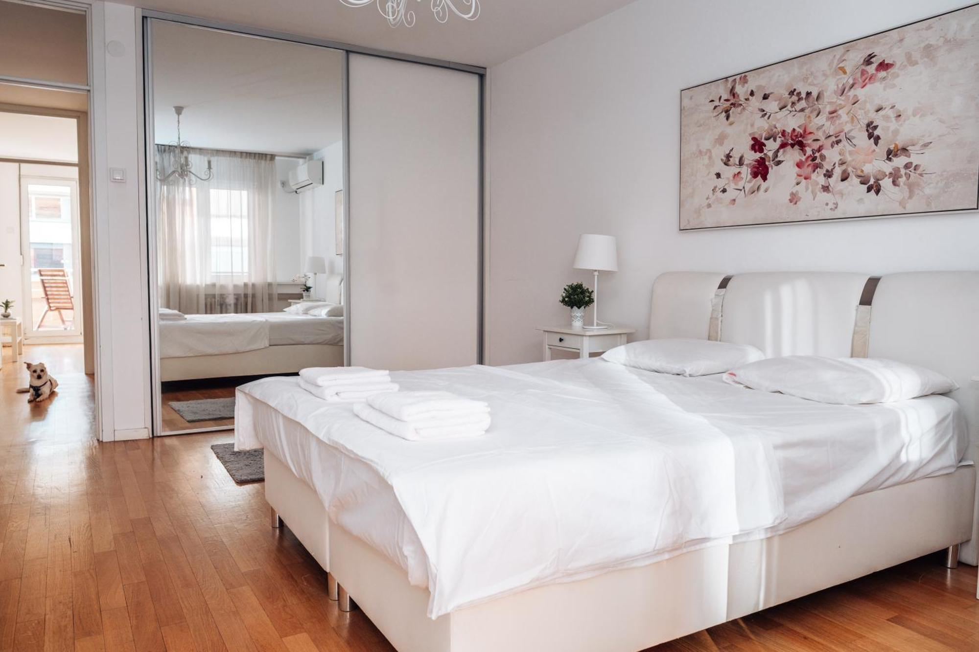 Crown Central Three Bedroom Apartment Belgrado Exterior foto